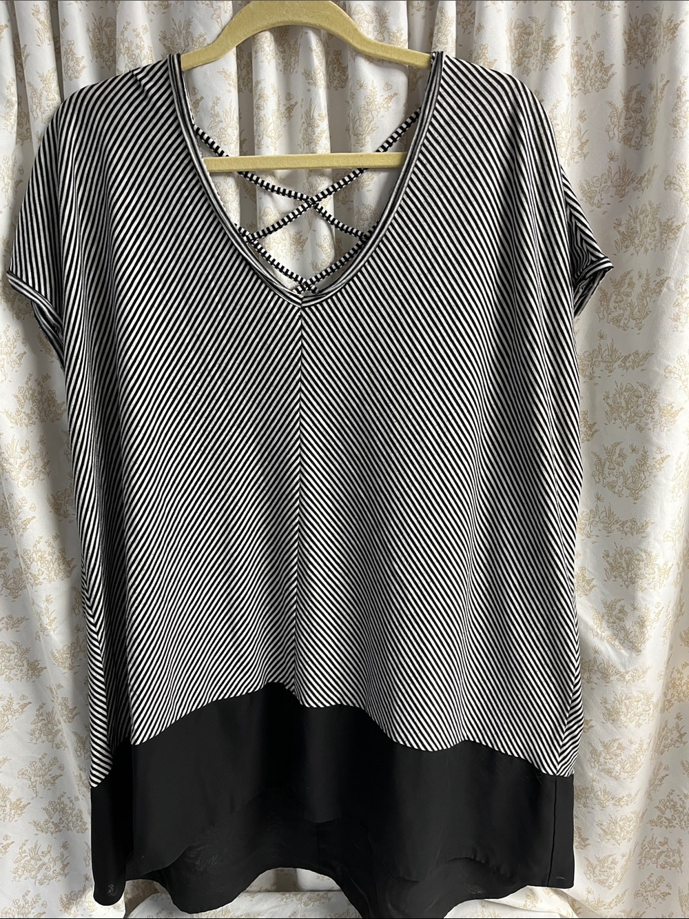 Lane Bryant Black & White Striped V-Neck Tunic with Crisscross